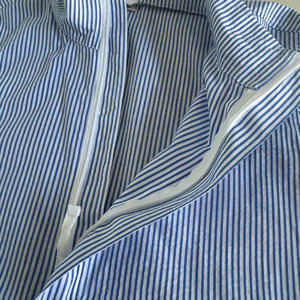 L.L. Bean women’s blue and white striped windbreaker, size large, 100% cotton. - Picture 7 of 8